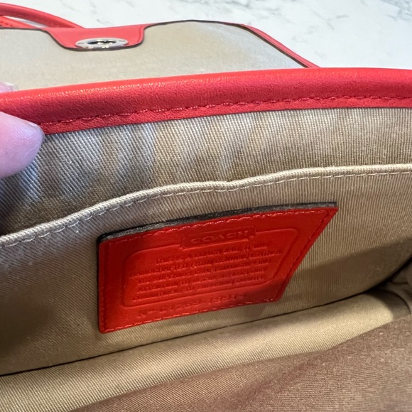 NEW COACH PURSE - Picture 3 of 6